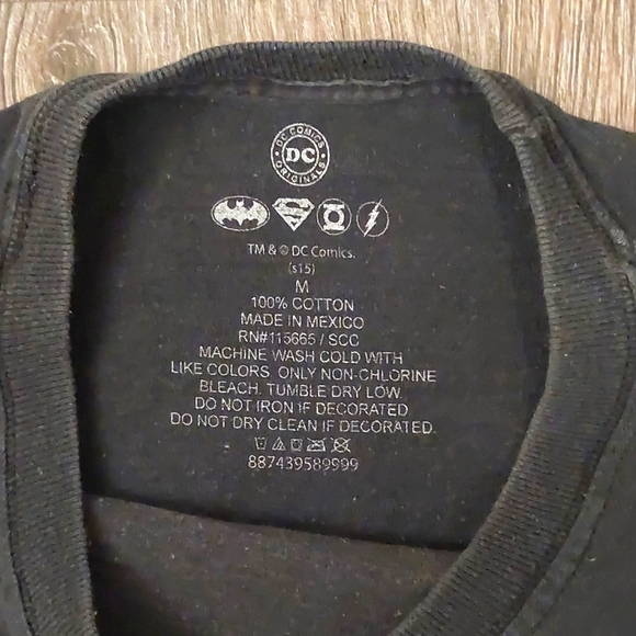 DC Comic Multi-Superhero Emblem Shirt Black Medium 100% Cotton Short Sleeve - Picture 3 of 3